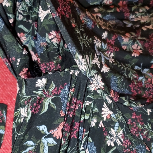 BCBGeneration 🌸Floral🌼 Dress - Picture 5 of 7